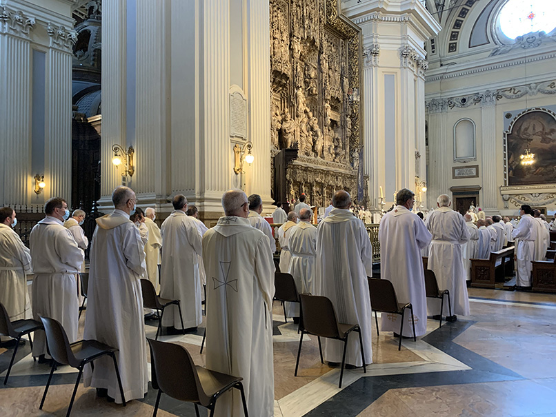 El Pilar acoge la misa de acción de gracias por los sacerdotes ...