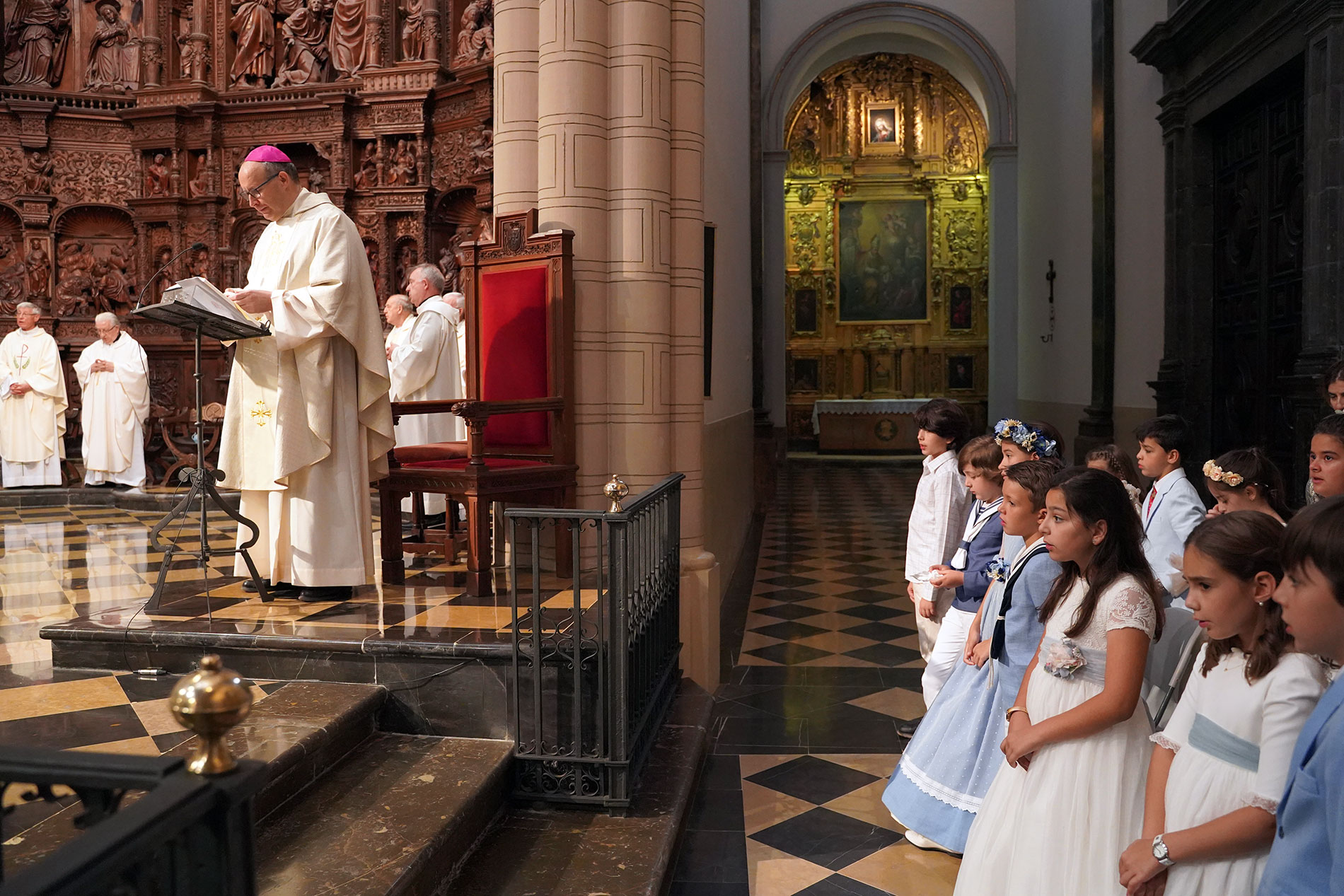 Una procesión del Corpus Christi histórica - Iglesia en Aragon
