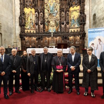 D. Carlos Escribano asiste a la solemne apertura del Año Jubilar de Pontevedra, en representación de la CEE