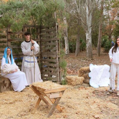 El Colegio Las Viñas de Teruel celebra su tradicional Belén Viviente dedicado al cielo
