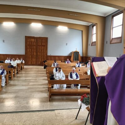 Encuentro fraterno y navideño de los sacerdotes de Barbastro-Monzón en la Casa de la Iglesia