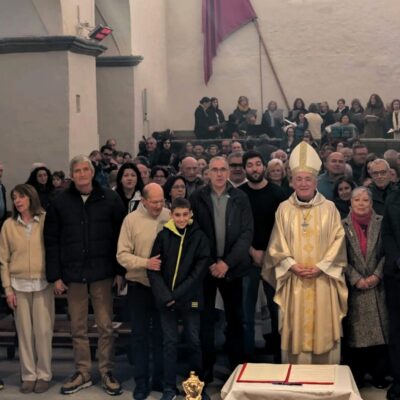 Consagración del altar de Labuerda y envío de ocho ministros extraordinarios de la Comunión