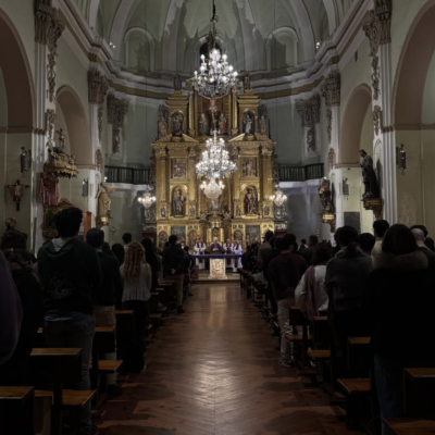 Los jóvenes de Zaragoza inician la Cuaresma con el Arzobispo en la parroquia de San Gil