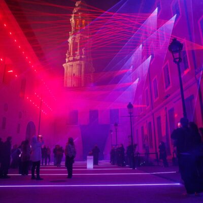 El patio de Alma Mater Museum acoge la inauguración del espectáculo «Zaragoza Luce»