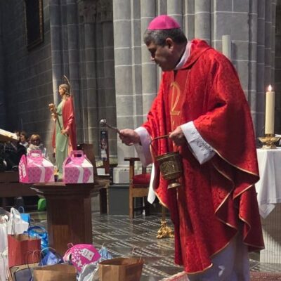 Las mujeres de Tarazona llenan la Catedral para participar en la misa de Santa Águeda presidida por el obispo