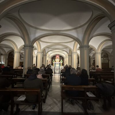 «24 horas para el Señor» en la parroquia de Santa Engracia: La Archidiócesis unida en oración por la paz