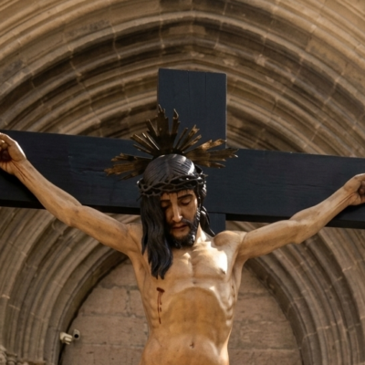 La Semana Santa de Binéfar, con la Cofradía del Santo Cristo de los Milagros