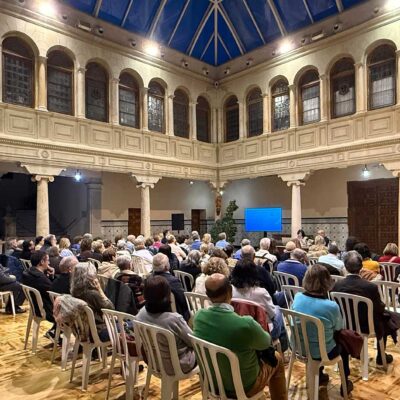 El Obispado de Teruel acogió la conferencia sobre el incunable de Diego de Torres que habla del eclipse de Sol de 1485