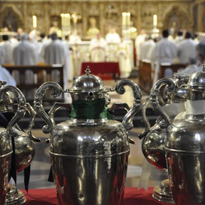 Mons. Carlos Escribano en la Misa Crismal: «Los sacerdotes somos los animadores de la verdadera revolución, la del amor»