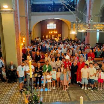 Arén vuelve a reunirse a los pies del Santo Cristo