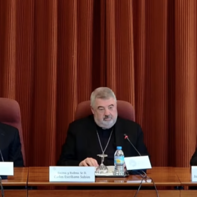 Mons. Carlos Escribano reivindica el papel evangelizador de los movimientos y hermandades en la clausura de un ciclo de Derecho Canónico