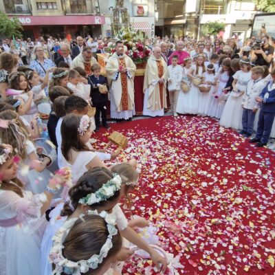 Huesca celebra la solemnidad del Corpus Christi con una multitudinaria procesión