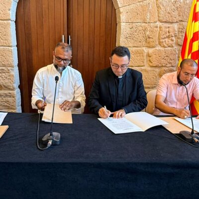 Caspe constituye su primera Mesa de Diálogo Interreligioso  Las comunidades católica, ortodoxa y musulmana firman una declaración conjunta en favor de la paz, el respeto y la convivencia
