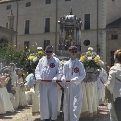 Los niños de Primera Comunión llenan de luz la celebración del Corpus en la Catedral de Tarazona