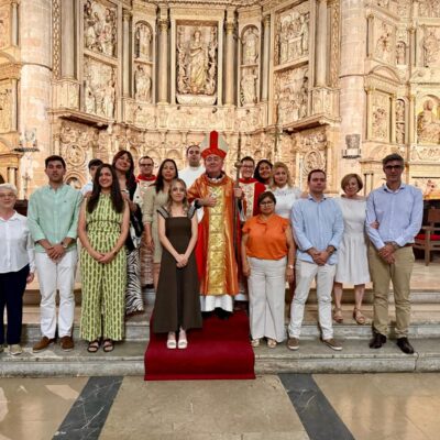 Diez adultos reciben el sacramento de la Confirmación en Barbastro