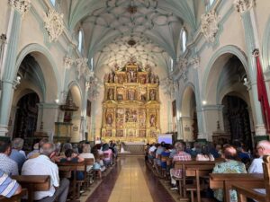 El retablo mayor de la Iglesia Parroquial de San Martín del Río recupera su esplendor