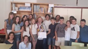 Manos Unidas de Teruel reconoce la labor de una maestra solidaria