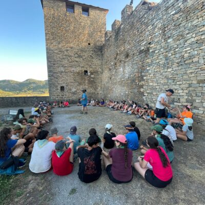 El obispo de Barbastro-Monzón visita a los Scouts Católicos de Aragón MSC en su campamento de verano en Sobrarbe