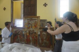 El retablo gótico de Cosa recupera su esplendor tras tres años de restauración