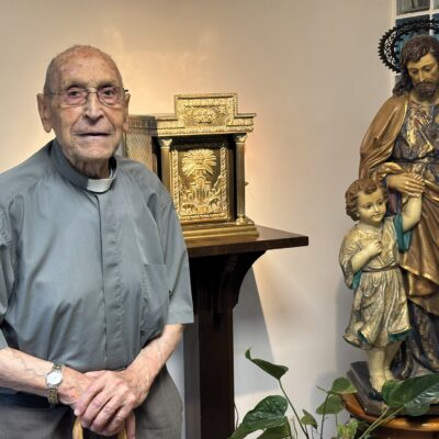 El sacerdote Lorenzo Buera cumple 100 años: un siglo en manos de Dios