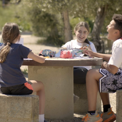 Cáritas Barbastro-Monzón y la UNED de Barbastro invitan a las familias a reflexionar sobre cuándo entregar el primer teléfono móvil